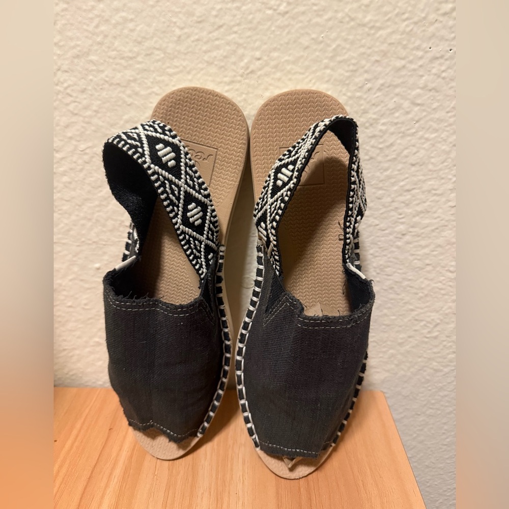 Reef dark gray Canvas Huarache Style Sandals Boho Minimalist Slip On Size 7
